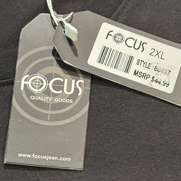 Focus Black Short-sleeve Crewneck T-Shirt with Red Heart and Dove Design 2X NWT - Picture 5 of 11